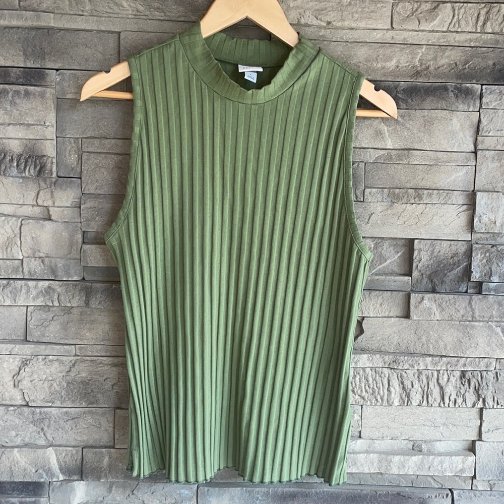 💚A New Day,  tank / mock top Size Large